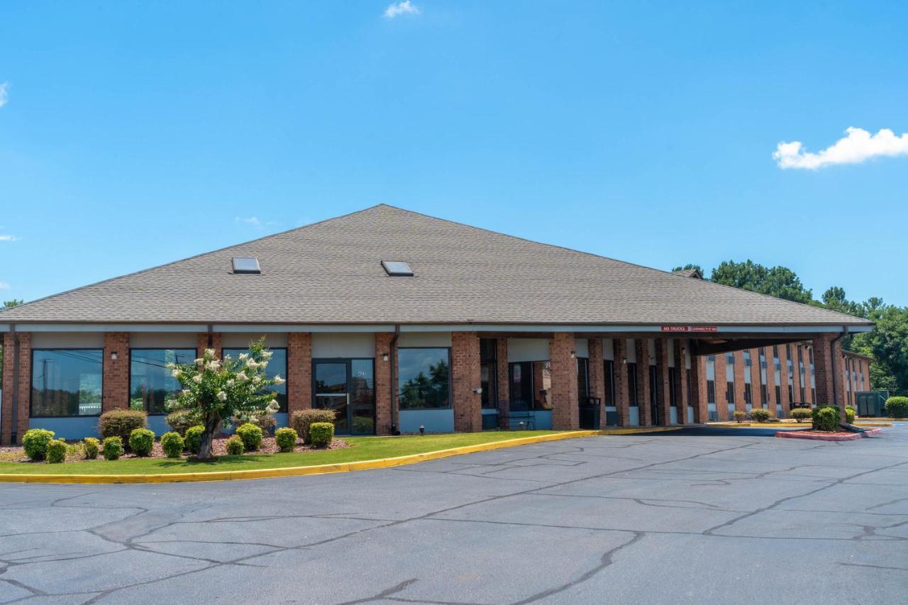 Motel Baymont By Wyndham Tupelo Exterior foto