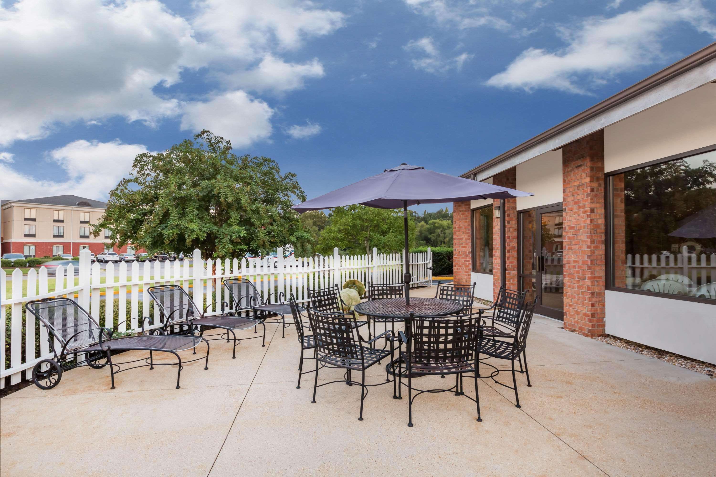 Motel Baymont By Wyndham Tupelo Exterior foto