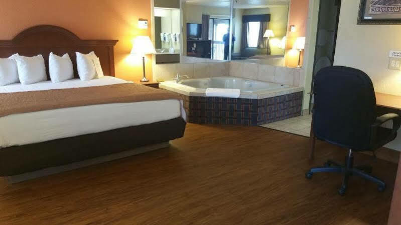 Motel Baymont By Wyndham Tupelo Exterior foto